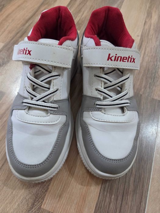 Детски спортни кецове