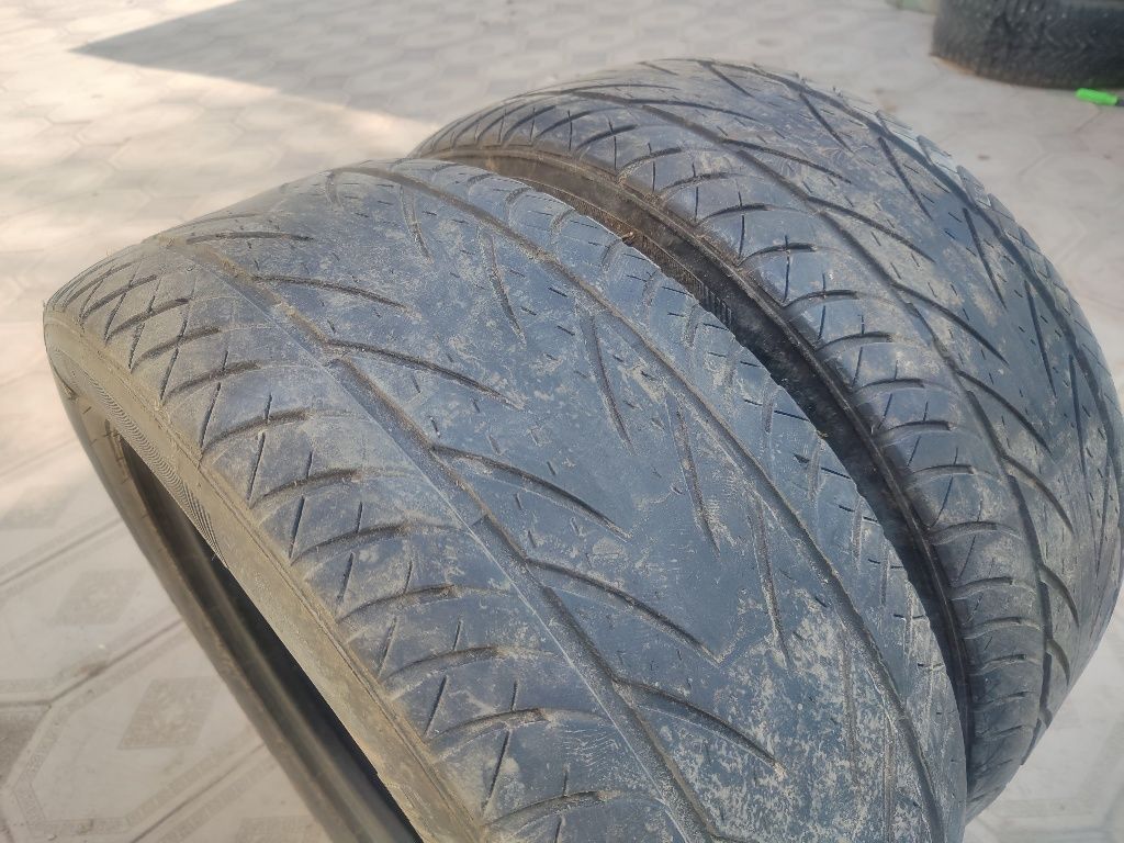 Продам пару шин 225/55 R17