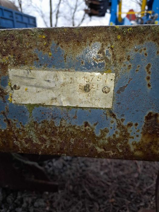 De vanzare plug cu 3 cormane