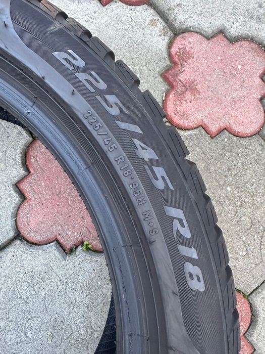 Anvelope iarnă Pirelli RSC 225/45/18 dot 2024