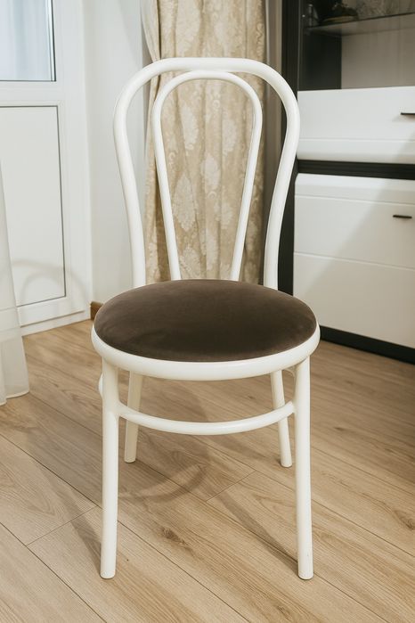 Стулья белые на кухню