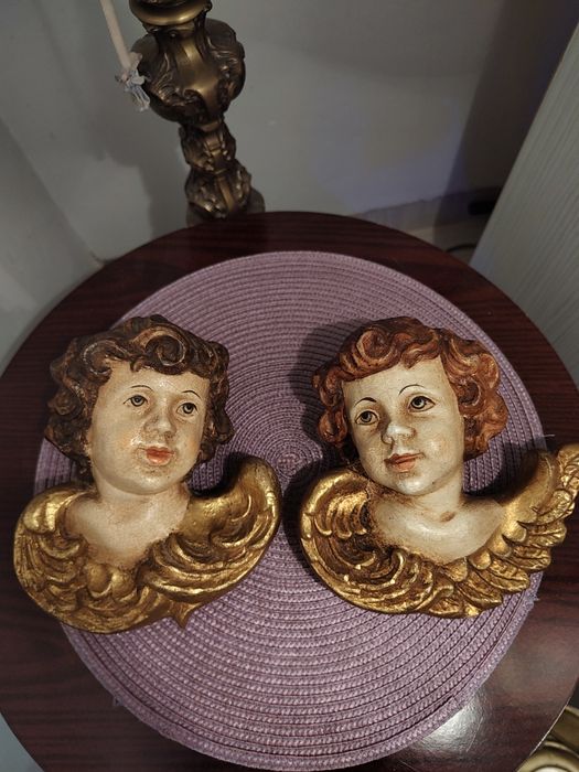 Îngerași, amorași sculptați in lemn