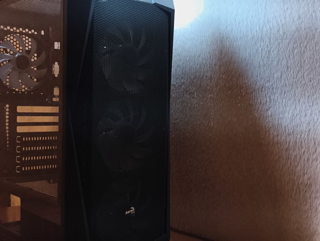 Корпус aerocool falcon