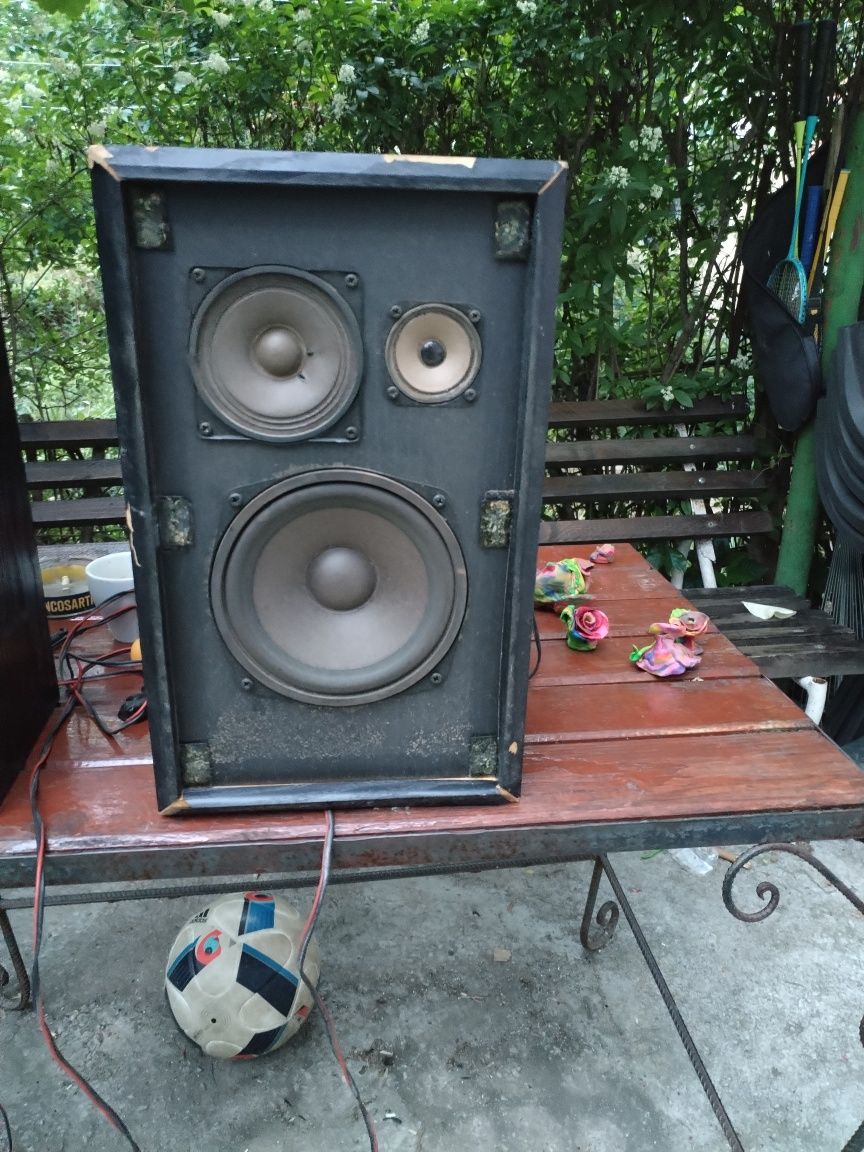 Vând boxe Dual și boxe Cat, amplificator Sony cu egalizator.