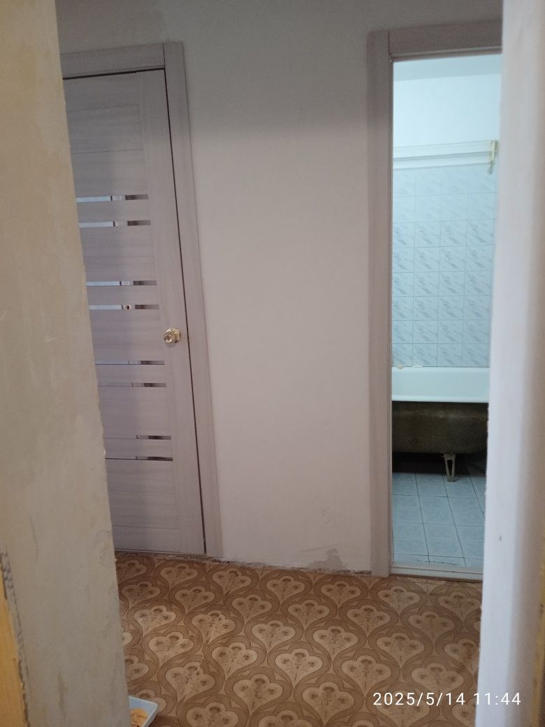 Продам 2к кв.  8 мкр. Срочно, торг есть.