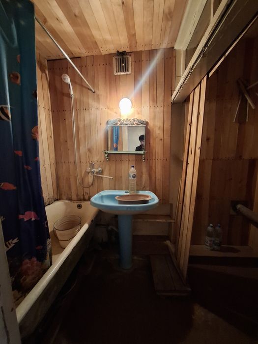 Срочно продаётся 4х комнатная квартира в центре города Багишамал!!!