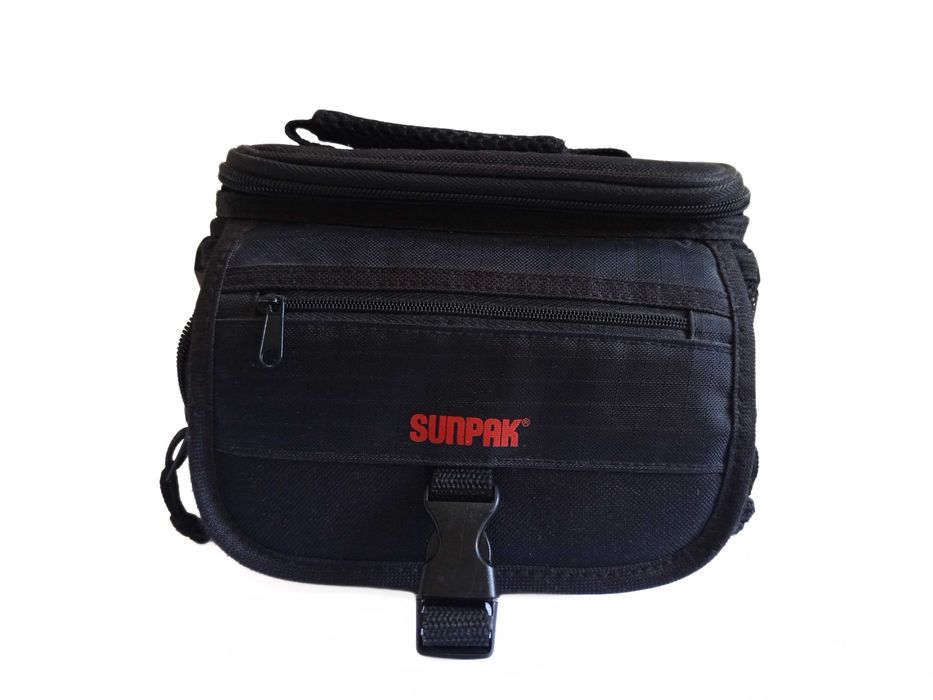 Фотоапарат с камера Canon PowerShot S5 IS Digital Zoom Camera и чанта