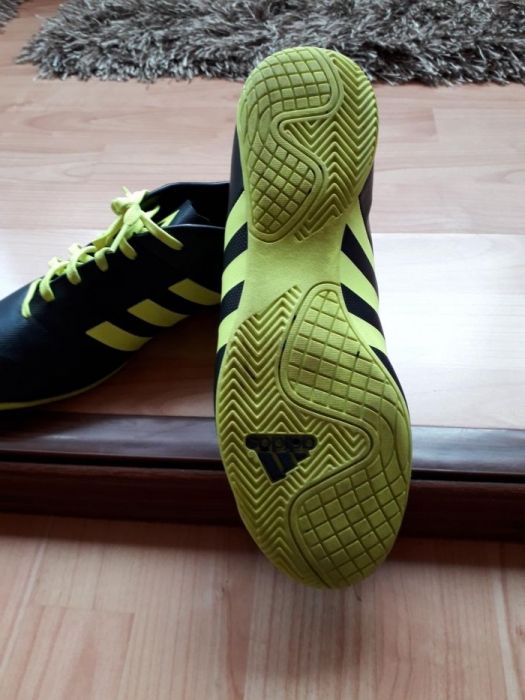 Adidași marca Adidas