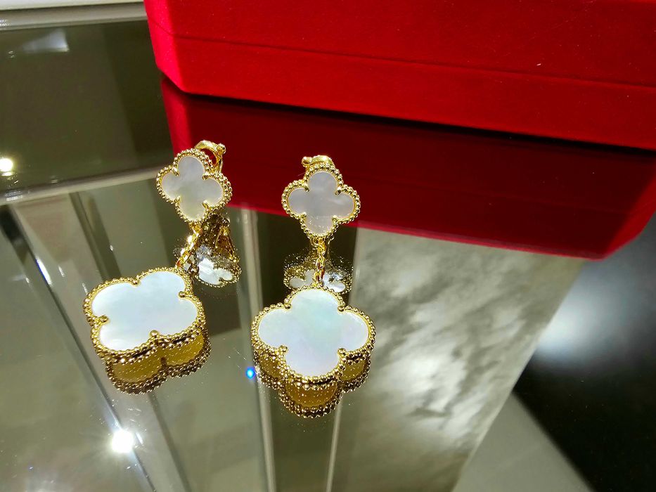 Van Cleef & Arpels VCA Gold Mother Pearl 2 Magic Alhambra Дамски Обеци