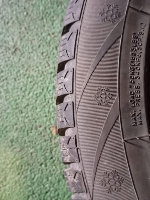 Anvelope iarna 225/50/17