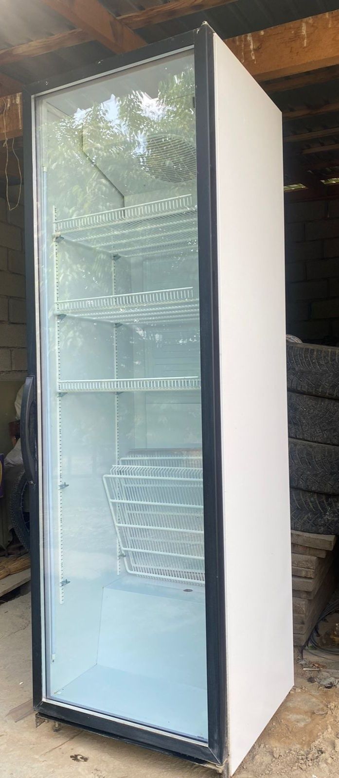 Холодильный шкаф