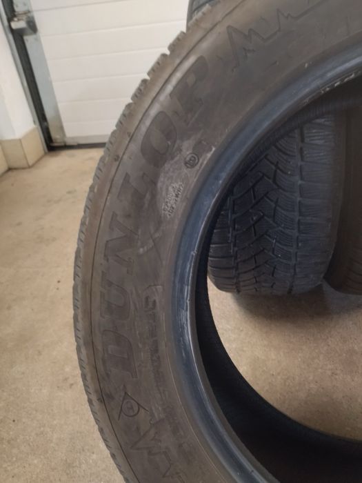Зимни гуми в перфектно състояние без никакви поражения