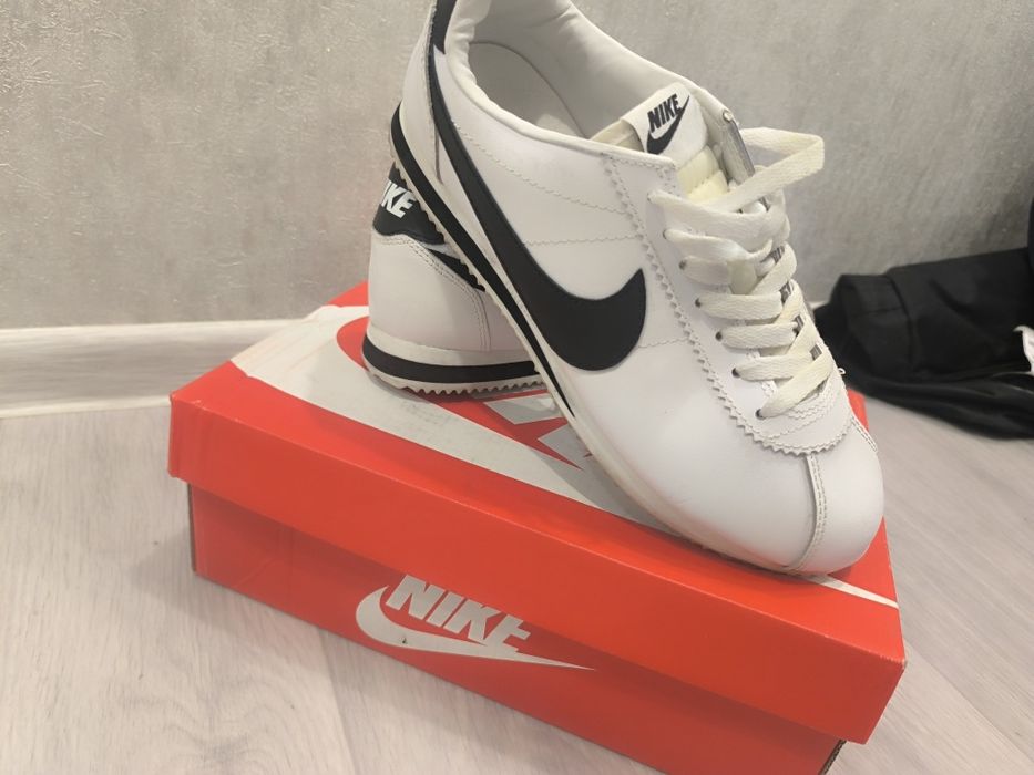 Продам кроссовки почти новые