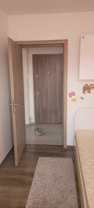 Apartament 3 camere, 2 bai, 1 balcon, 1 camara