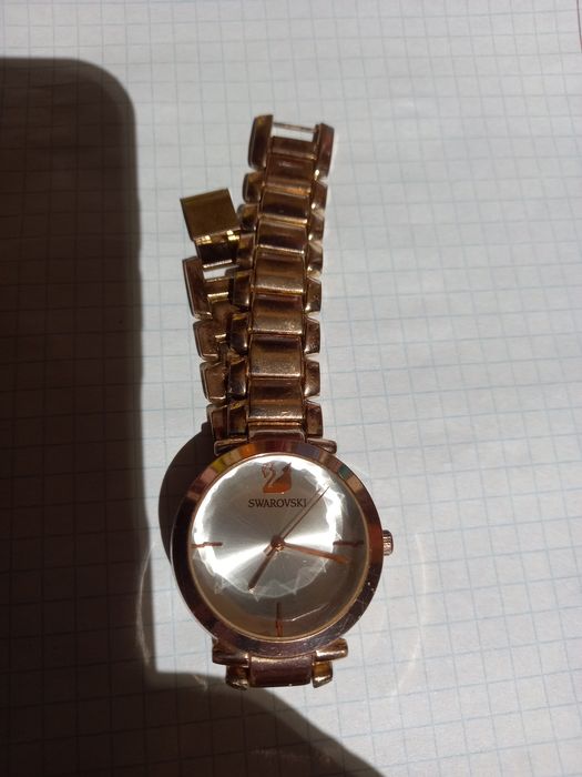 Продам женские часы