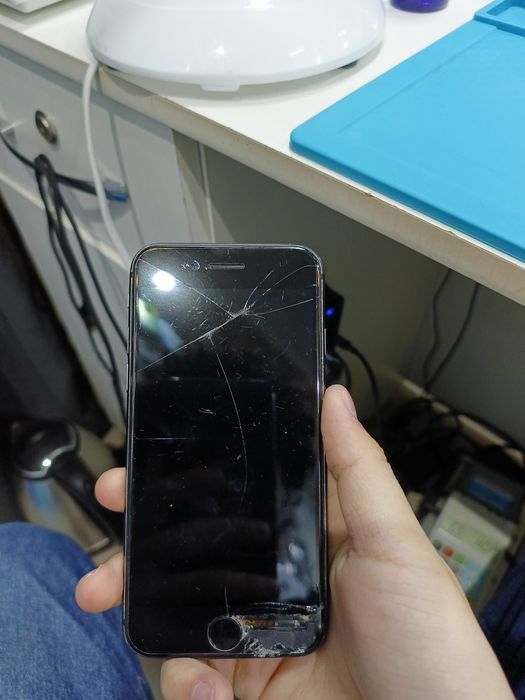 Продам Айфон 8 Работаеть ватцап