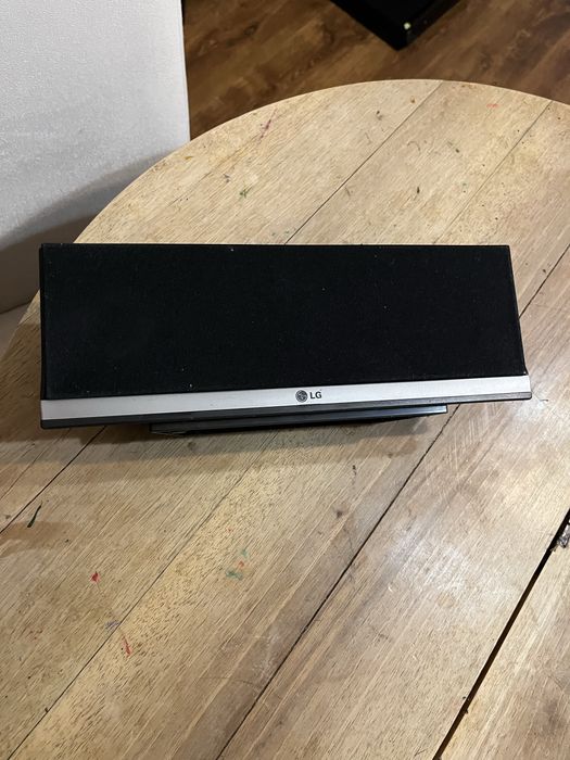 Система за домашно кино LG от 5 тонколони, субуфер и DVD receiver