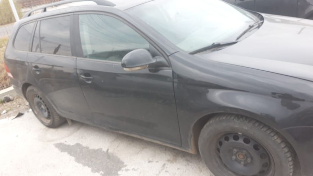 Dezmembrez golf 5 2008