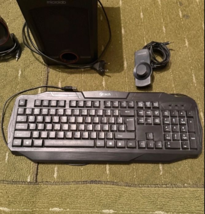 Клавиатура за компютър усилвател и тонколона