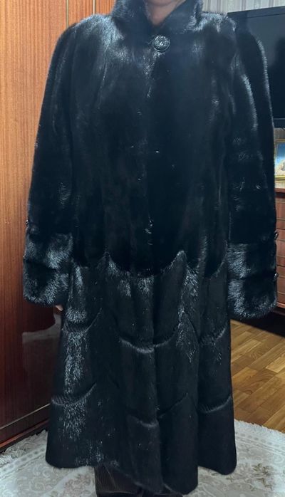 продам норковую шубу в отличном состоянии чёрный брилиант за 200000 т.