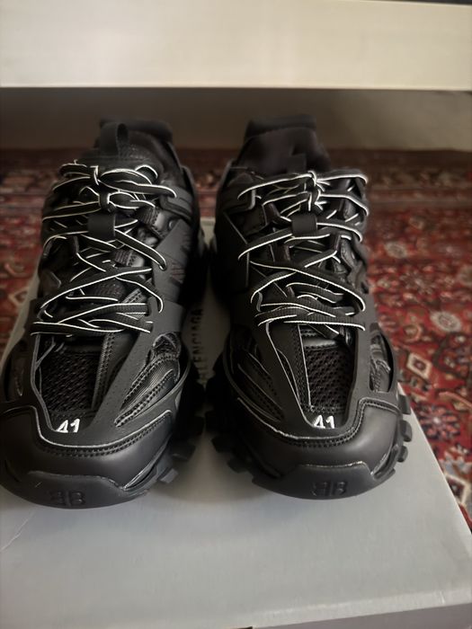 vand balenciaga track led