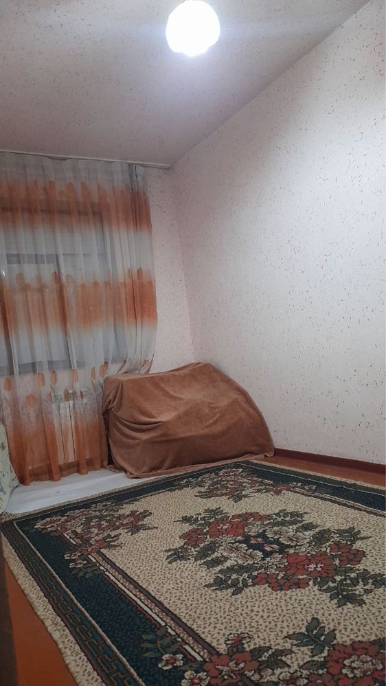3 хонали квартира сотилади, 2 этажка домни 2-этажи, барча жихозлари бн