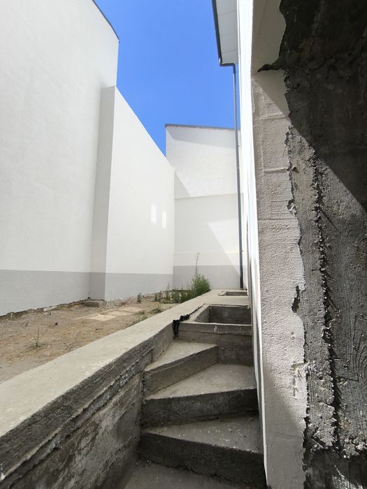 Продаётся квартира на против ресторана Замона