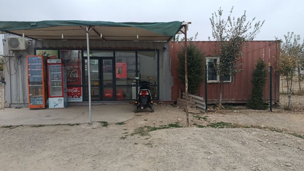 Kanteynir 12 metirli tayorr do’kon qilinga sotiladi