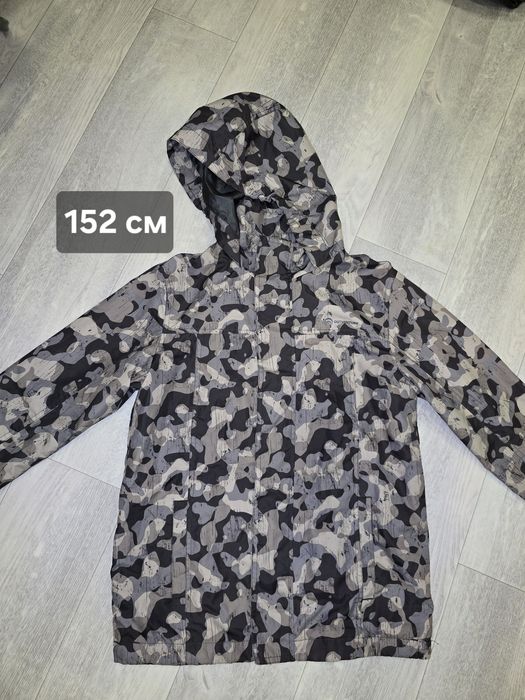 Отдам школьный пиджак мягкий, 2 рубашки, куртка ветровка, спортивтивка