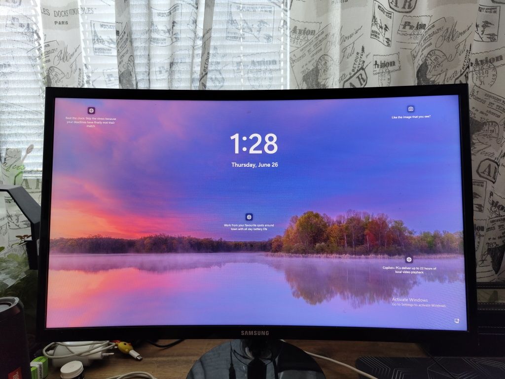 Монитор Samsung C24F390
