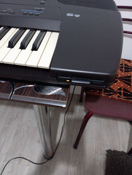 Vand orgă Roland E-96