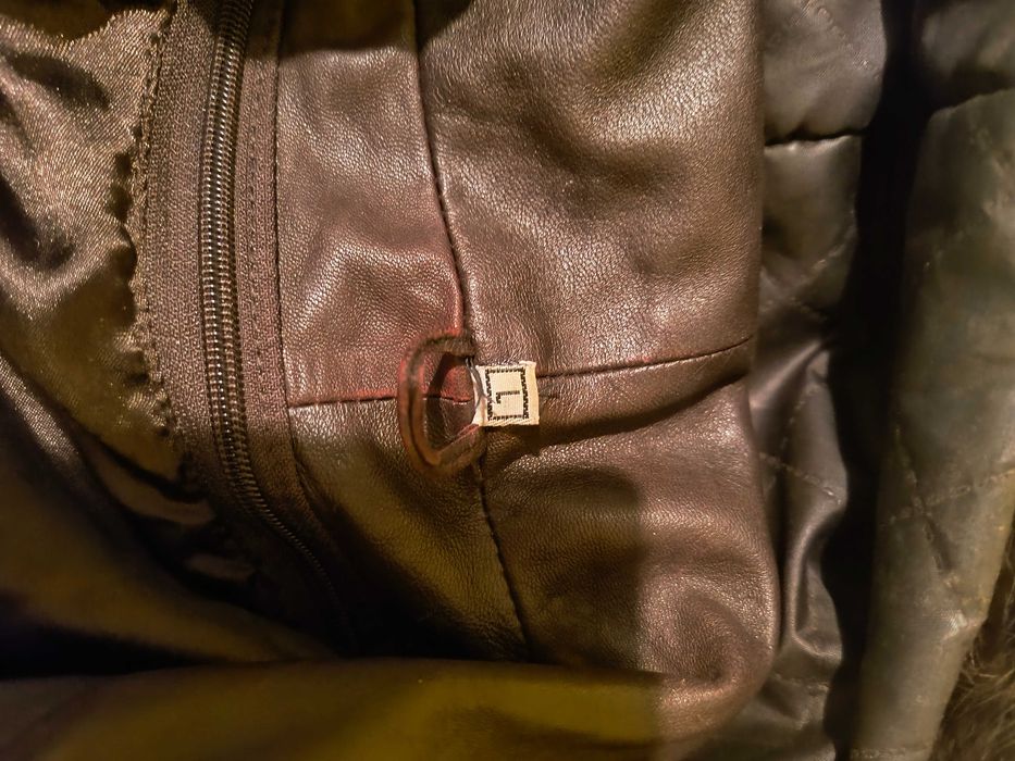 Продавам дамско кожено яке