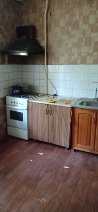 Продаётся квартира кирпичный Юнусабад3, 2/4/4 ор-р 5 Болница