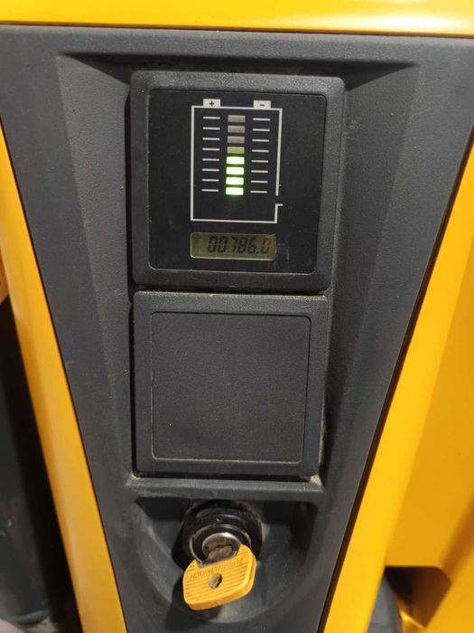 Електрическа палетна количка-стакер Jungheinrich EJC122