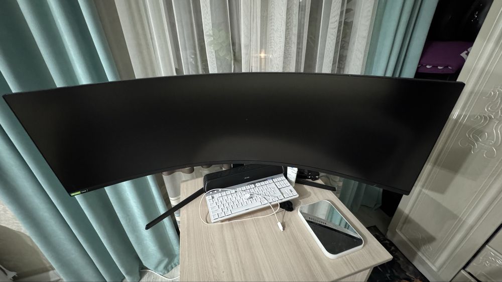 Монитор в отличном состояний samsung nviDia G-sync