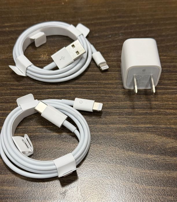 Оригинални зарядни и кабели за iPhone