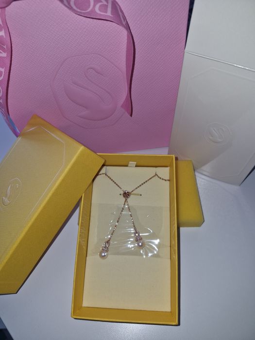 Колие Swarovski        .