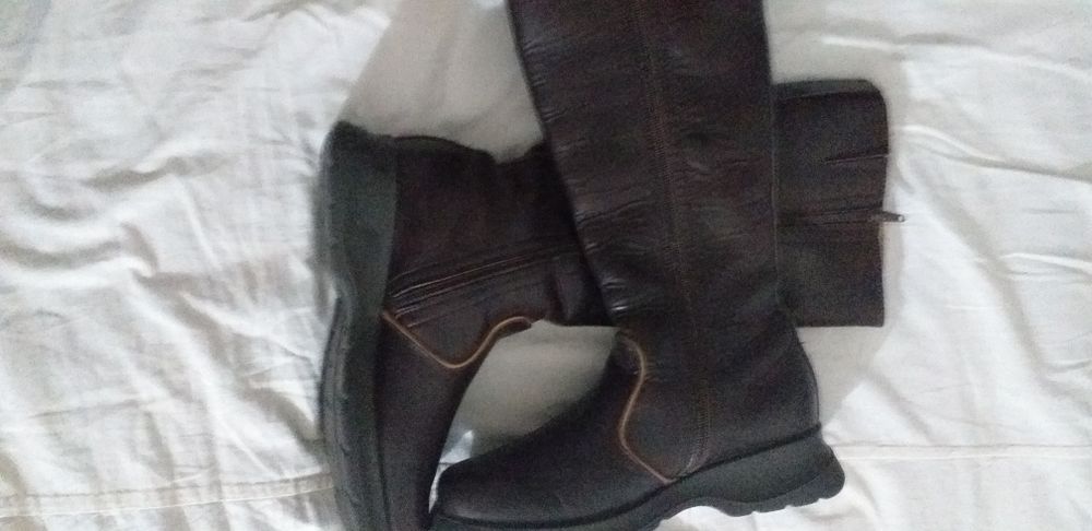 Vând cizme românești piele.