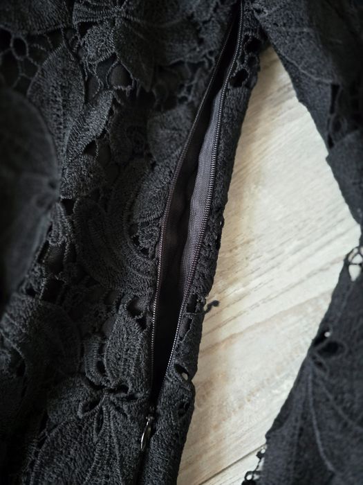 Дантелена рокля за повод