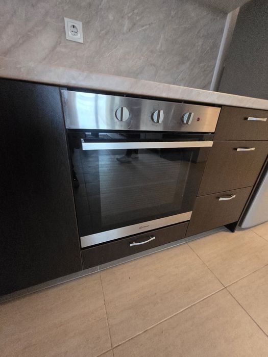 Страхотна кухня в два цвята