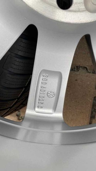 Jante NOI R17 Passat B8 T-roc Tiguan Arteon Golf Skoda 215 55r17 IARNA