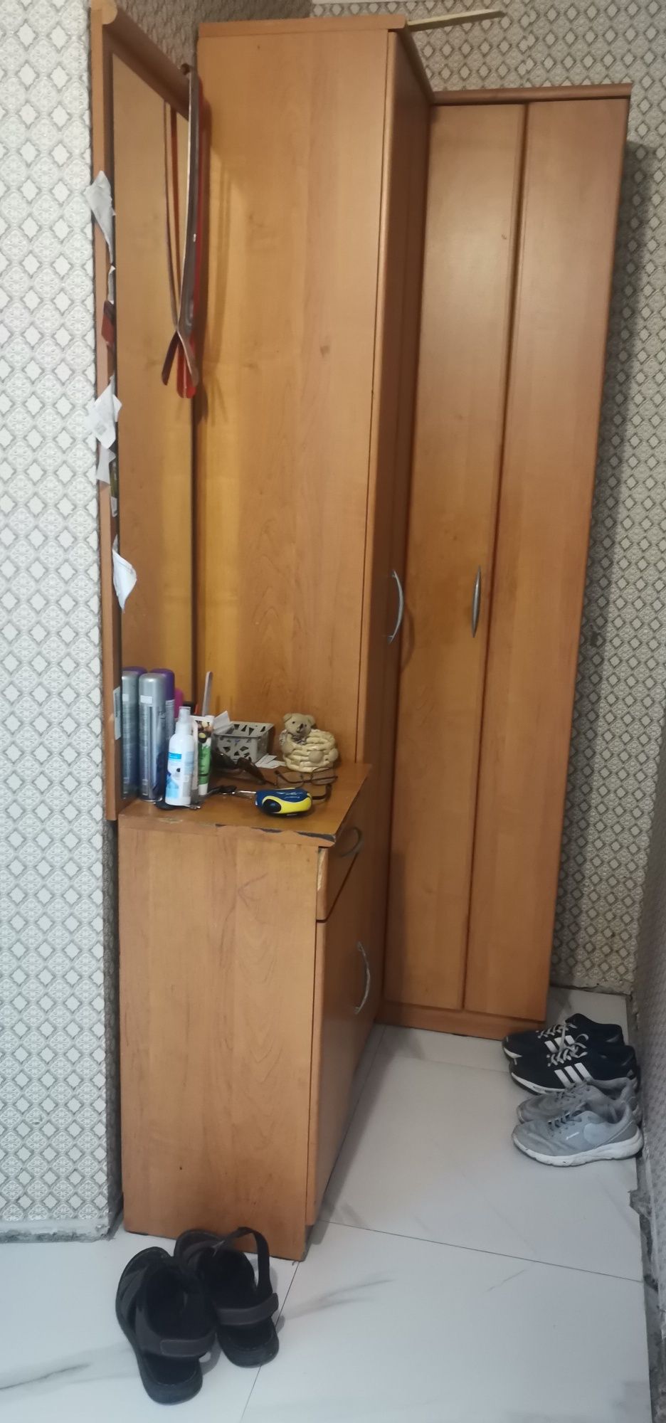 Угловой шкаф в прихожую