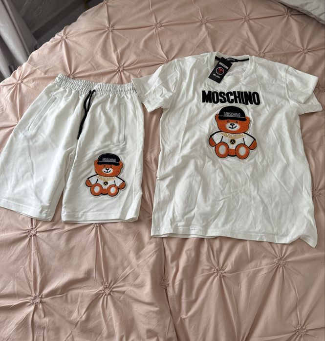 Compleu Moschino