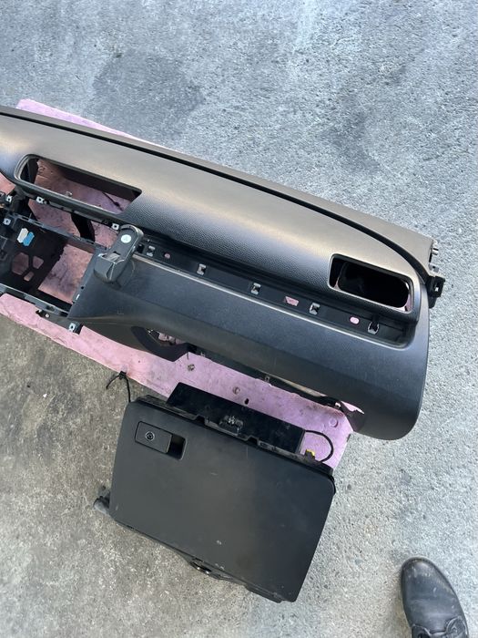 Plansa de bord pt vw passat b6 b7 cc cu airbag pasager si ac NU CLIMA