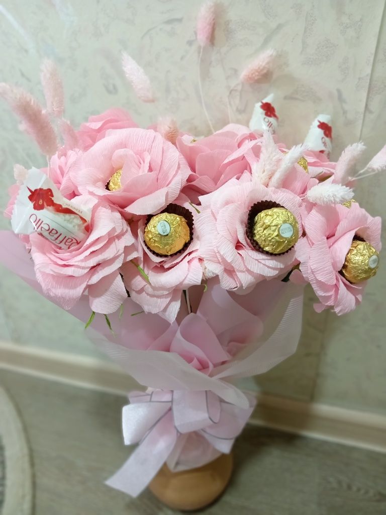 Конфетный букет из розочек
