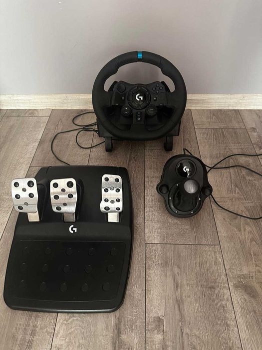 Волан, педали и скоростен лост Logitech G923