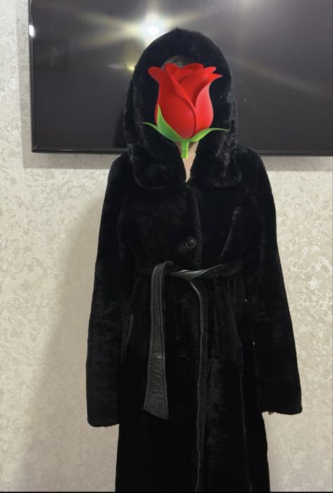 Шуба черного цвета мутоновая