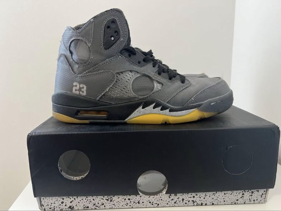 Jordan 5 off whitw