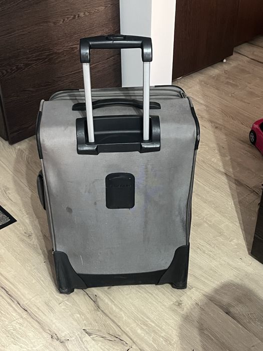Vand valiza samsonite 4 roti