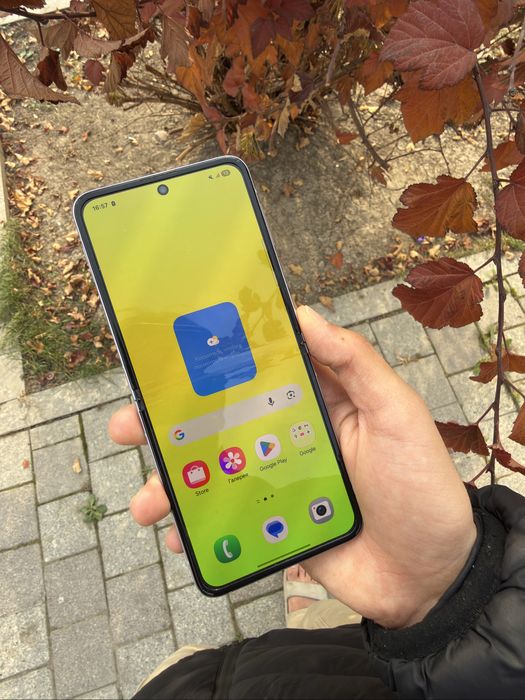 Samsung Flip 3 идеал 8/256